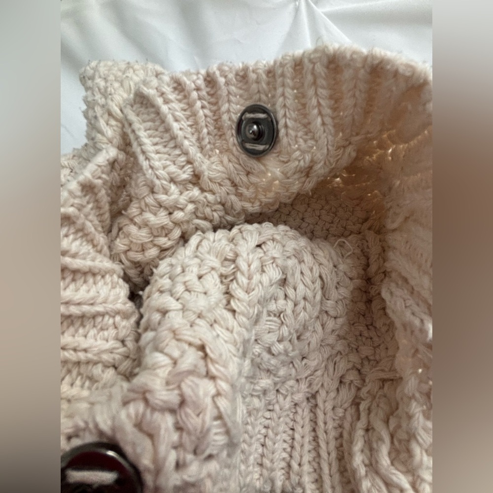 Unbranded Cream Knit Shoulder Bag, 12"w x 10"t x 3.25"d, handle drop 16", GUC - Picture 4 of 4